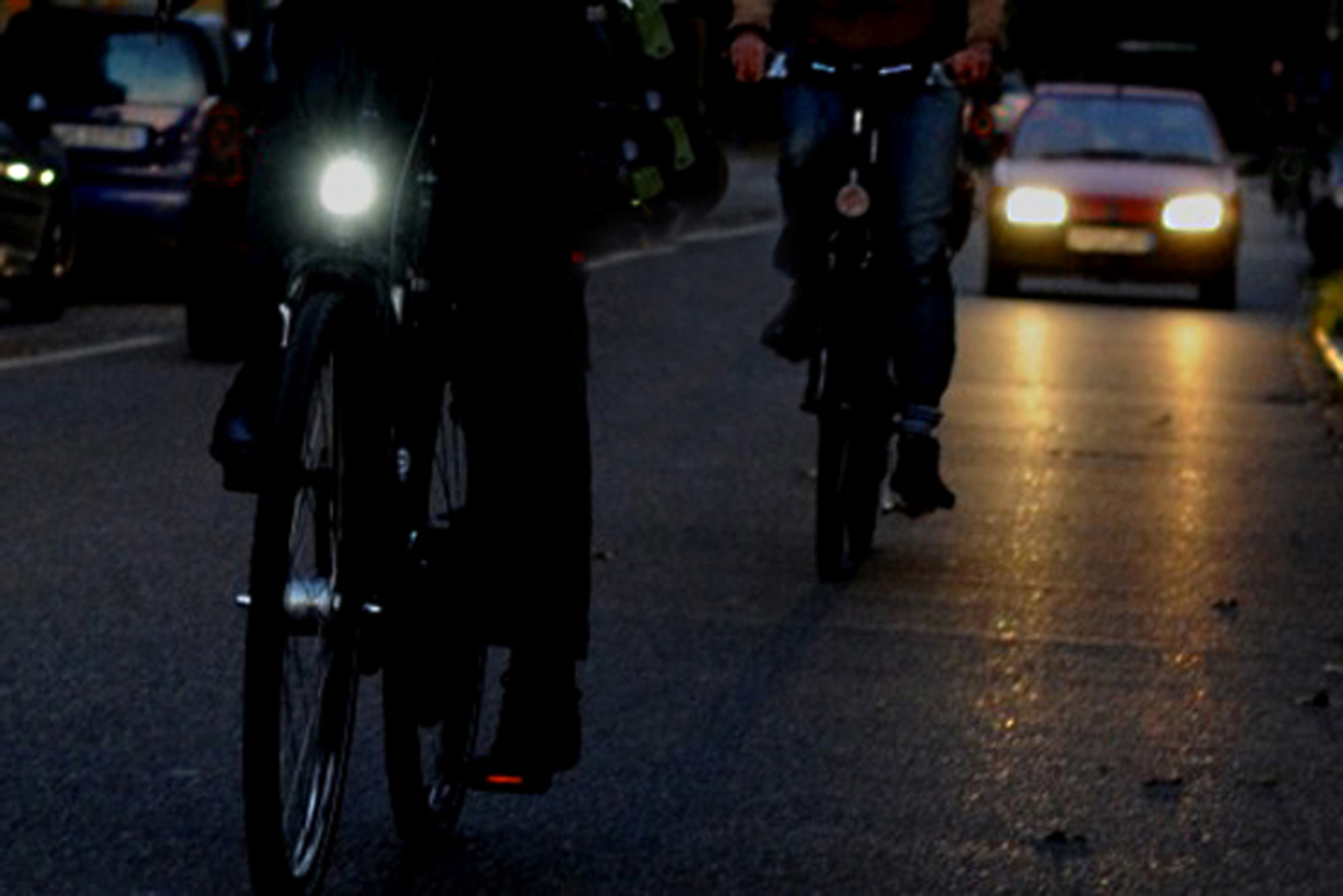 Gutes Licht und gute Reifen sind für Velofahrende im Winter unerlässlich.