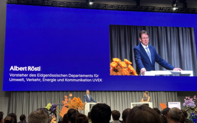 Prominent besetztes Veloforum – Bundesrat Albert Rösti und Parteispitzen in der BernExpo